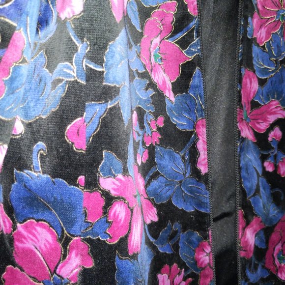 TanJay Velveteen Floral Blazer - Picture 3 of 7